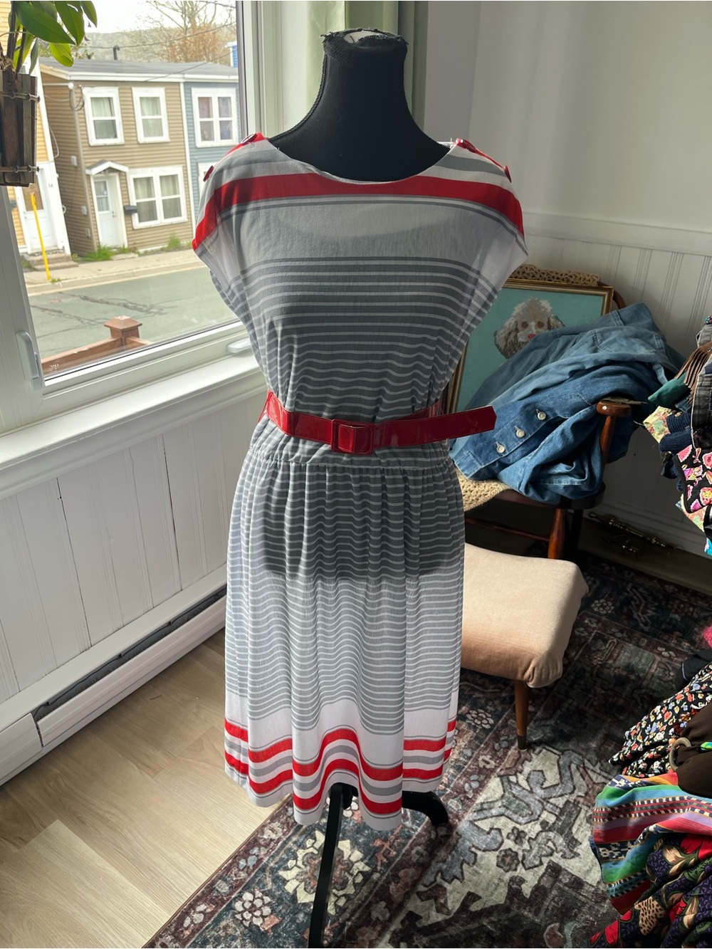 Vintage Lori Ann Striped Gray, White and Red Belted Summers Dress - Size Large